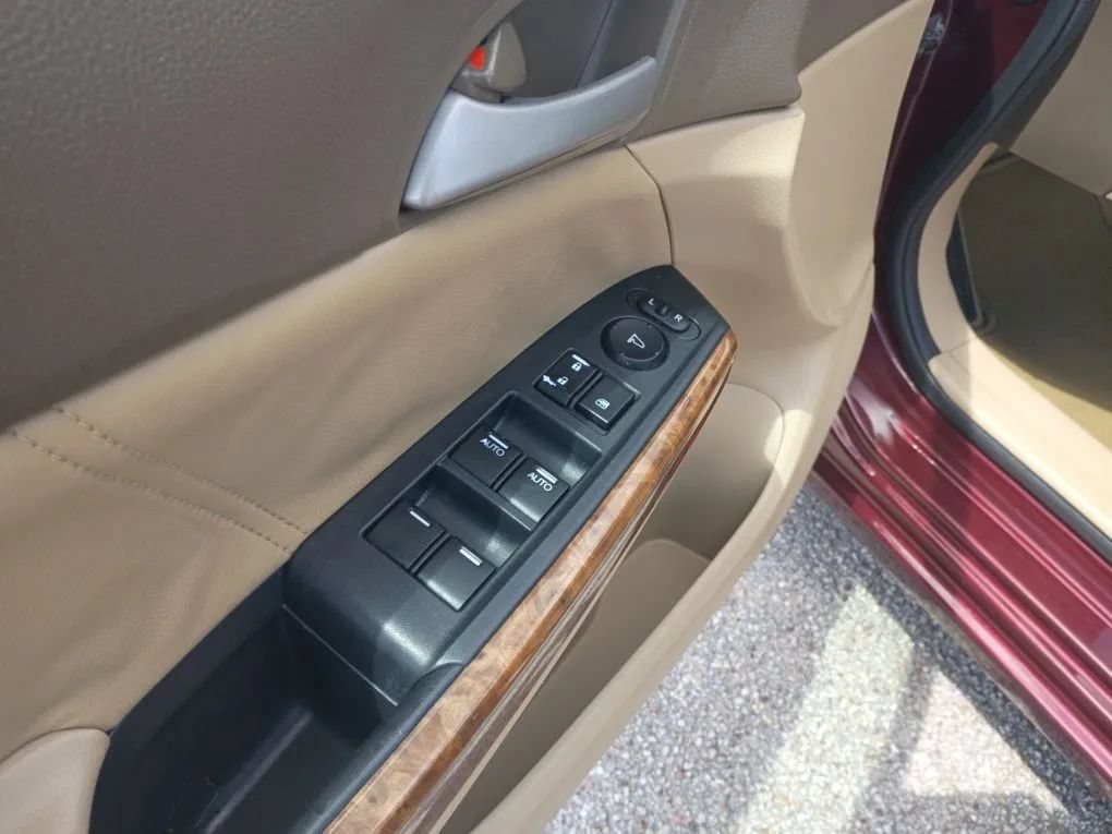 Used 2010 Honda Accord EX-L image 10