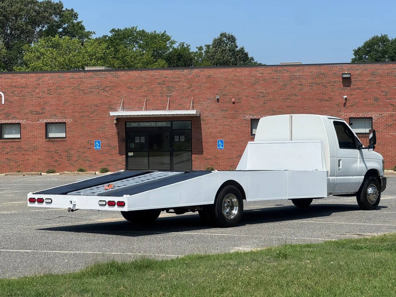 Used 2011 Ford E-450 and Econoline 450 Super Duty RWD image 5