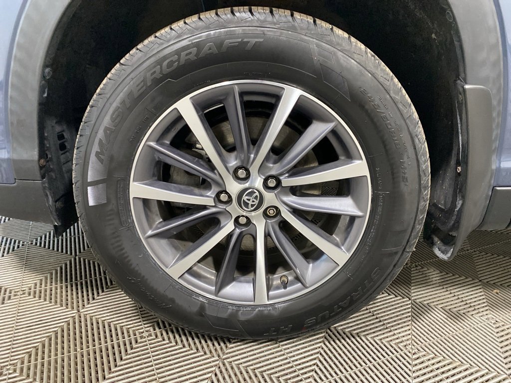 Used 2019 Toyota Highlander XLE image 24