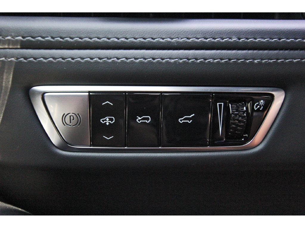 New 2026 Cadillac Escalade IQL Sport 2 w/ LPO, ONYX Package AWD/4WD image 15