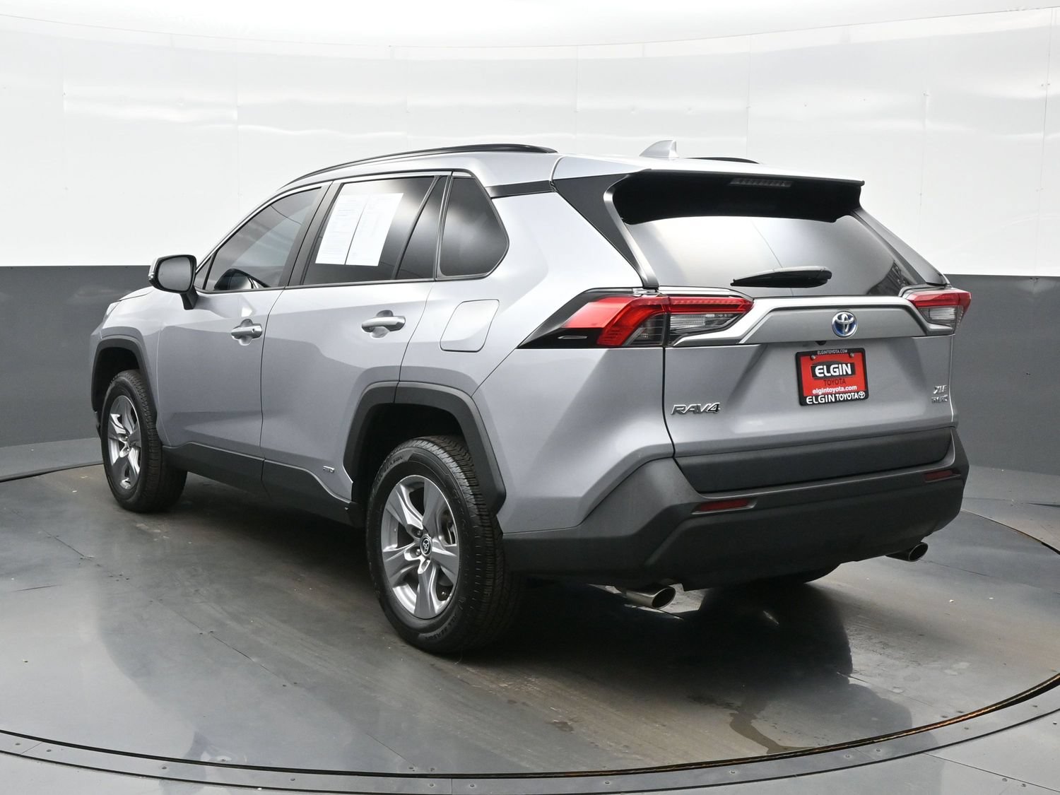 Used 2022 Toyota RAV4 XLE w/ Convenience Package AWD/4WD image 4
