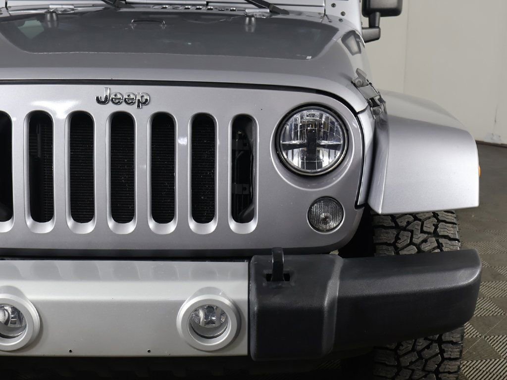 Used 2014 Jeep Wrangler Unlimited Sahara w/ Connectivity Group image 11