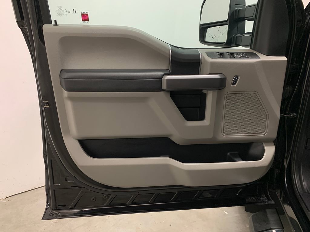 Used 2020 Ford F350 XLT image 5