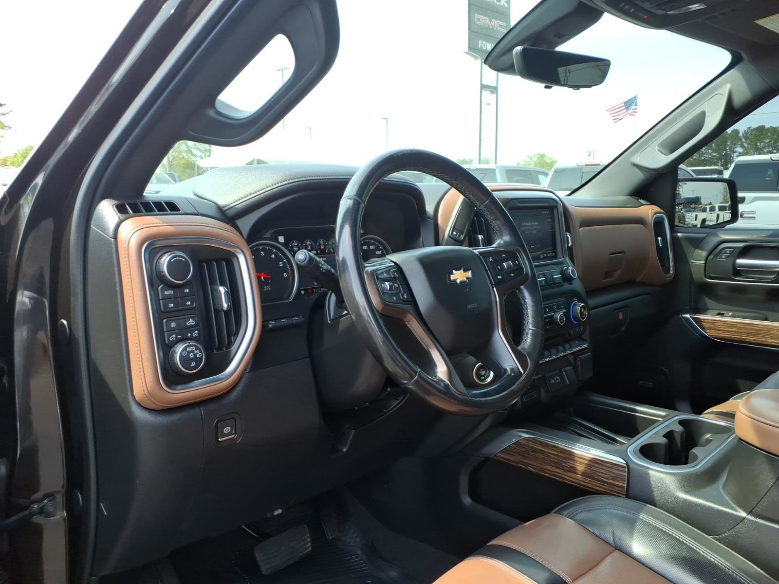 Used 2019 Chevrolet Silverado 1500 High Country w/ Technology Package AWD/4WD image 7