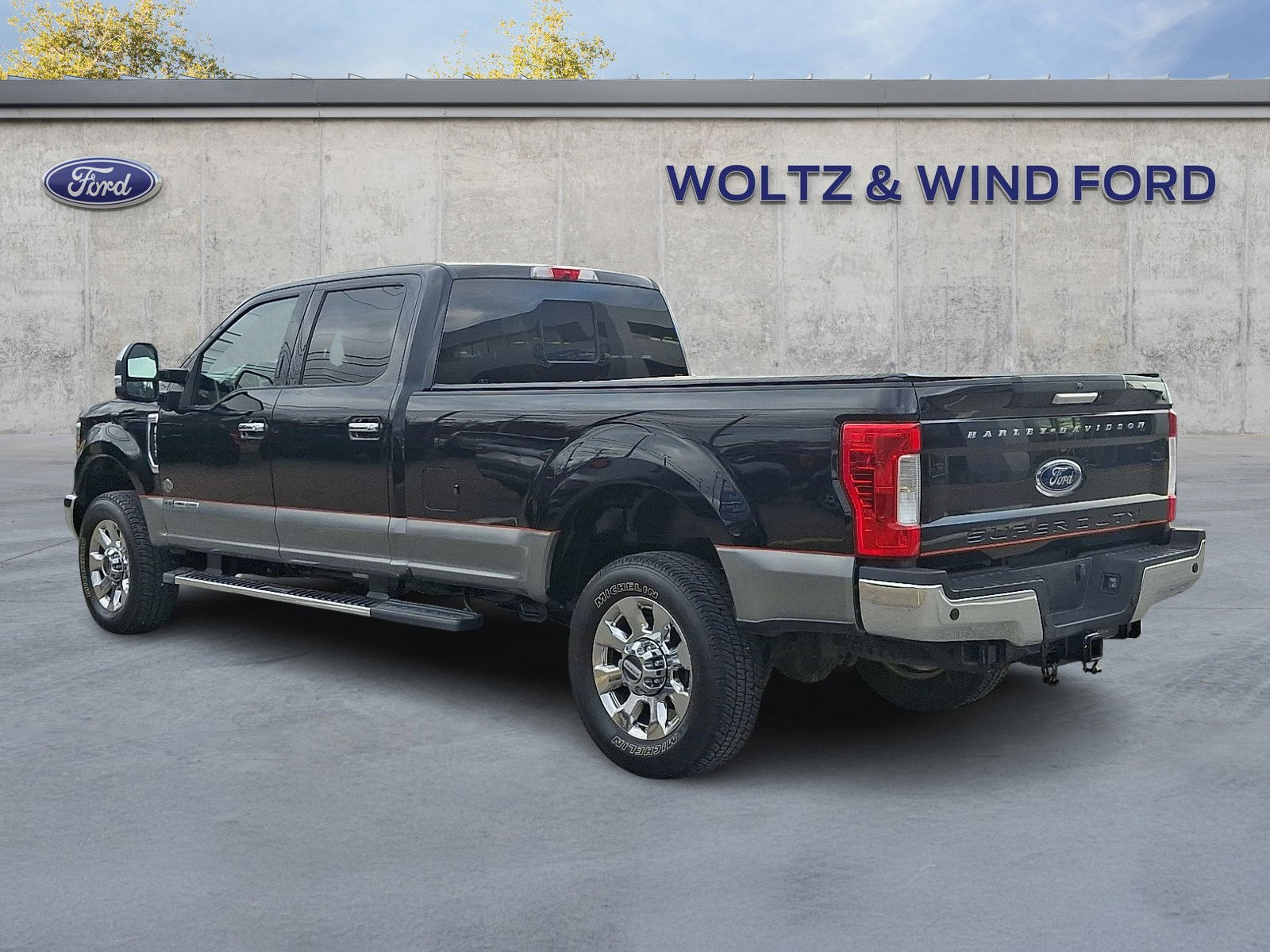 Used 2019 Ford F350 Lariat w/ Chrome Package image 4