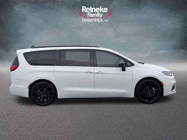 Used 2025 Chrysler Pacifica Limited FWD image 5