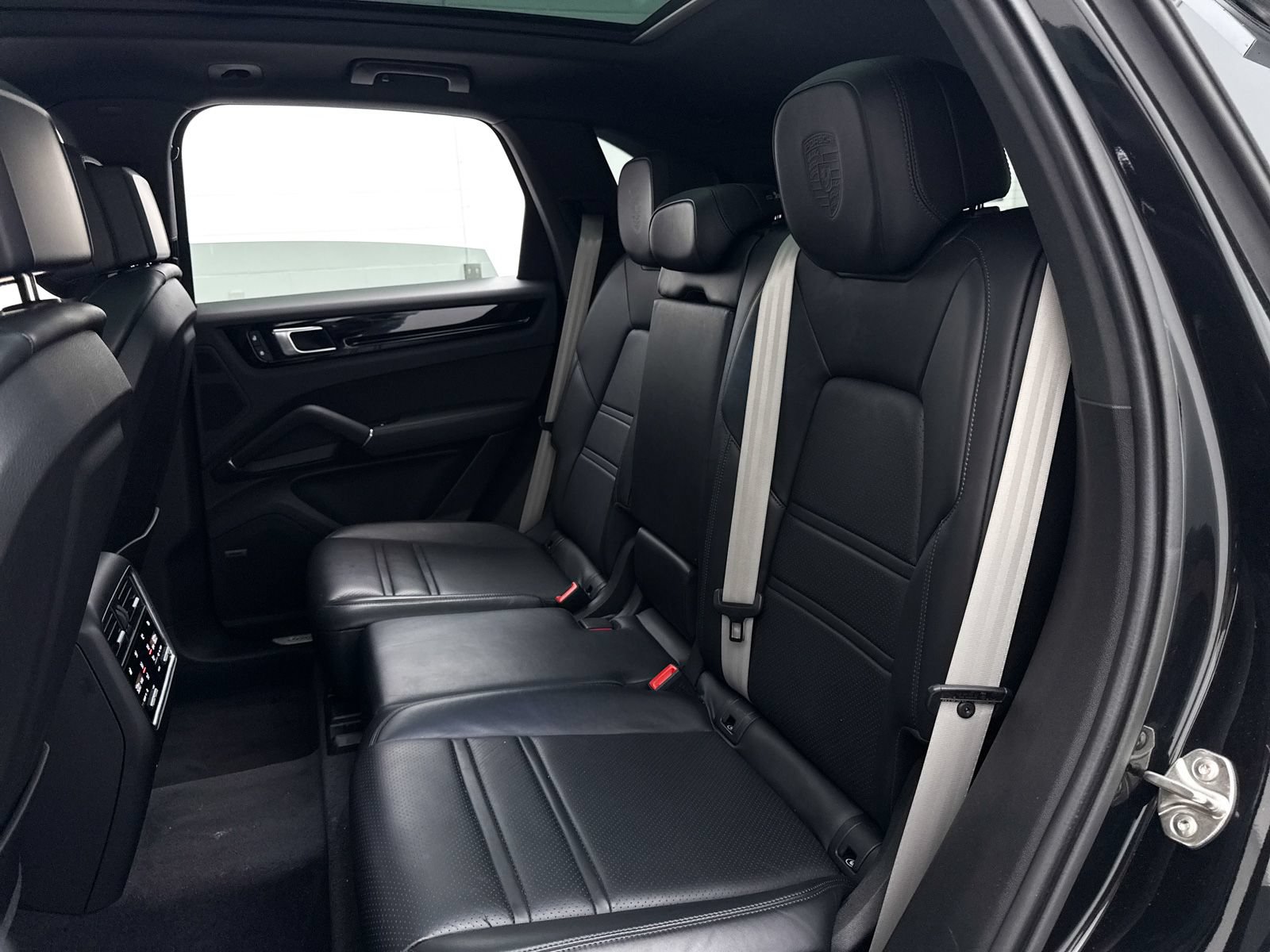 Used 2023 Porsche Cayenne Platinum Edition AWD/4WD image 33