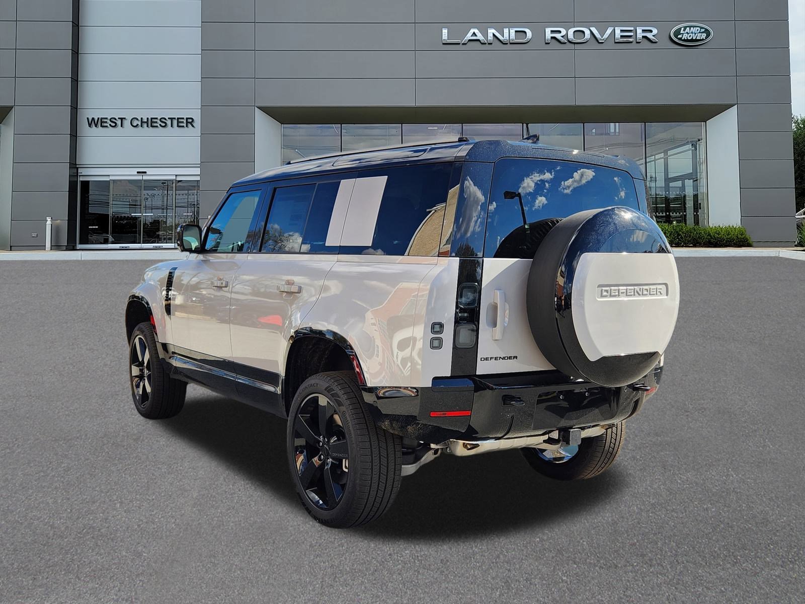 New 2026 Land Rover Defender 110 X-Dynamic SE image 3