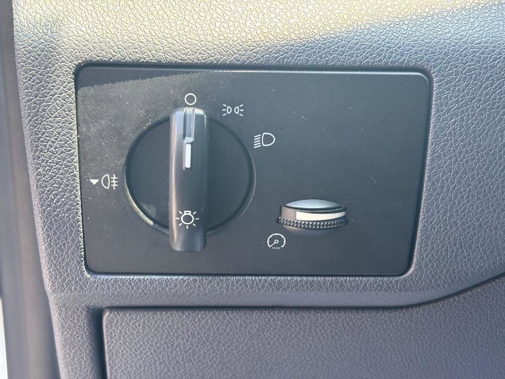 Used 2013 Ford Transit Connect XLT image 17