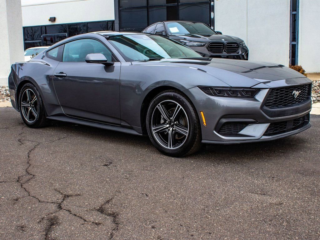 Used 2025 Ford Mustang Premium image 3