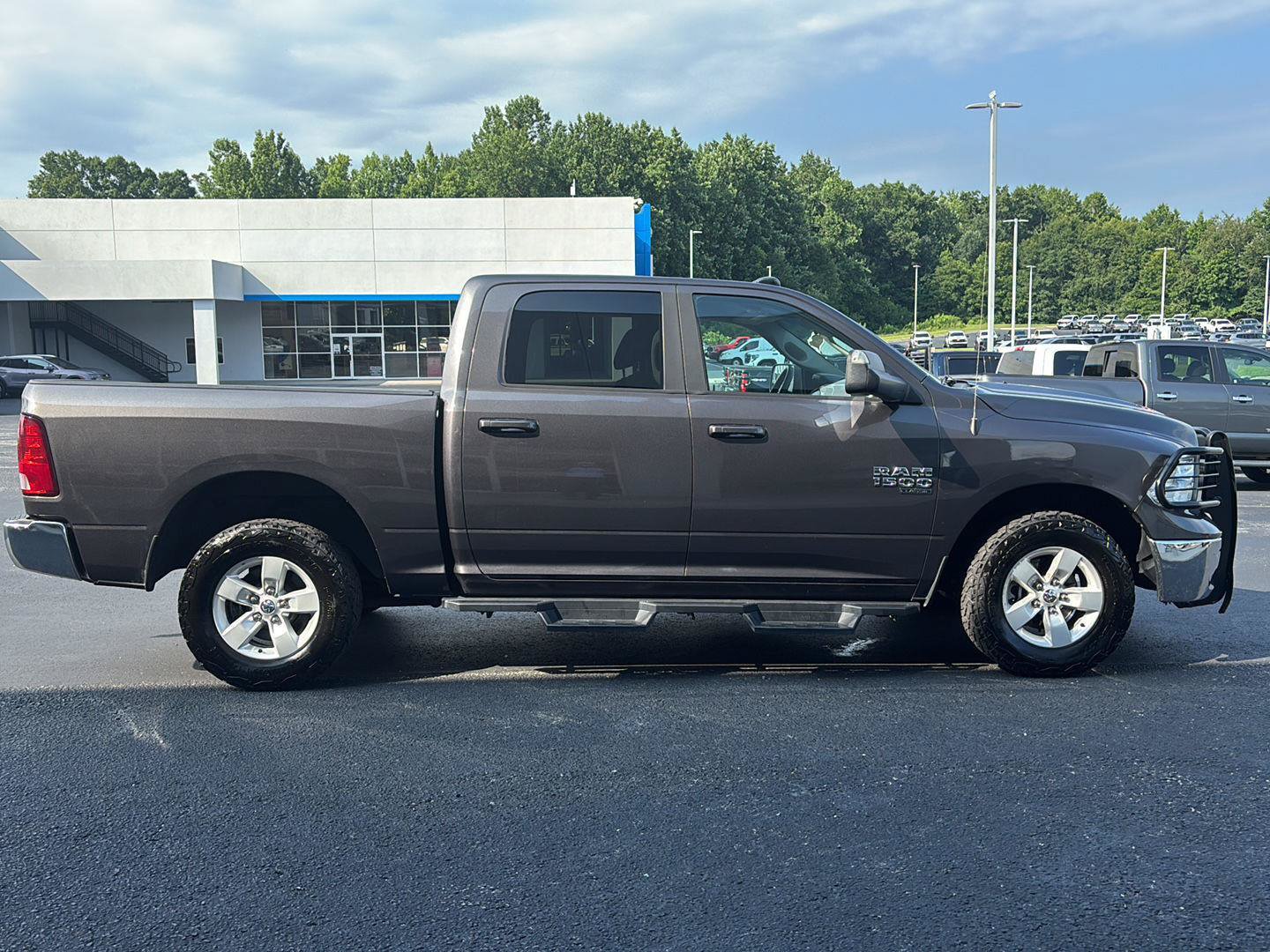 Used 2021 RAM 1500 Classic SLT AWD/4WD image 7
