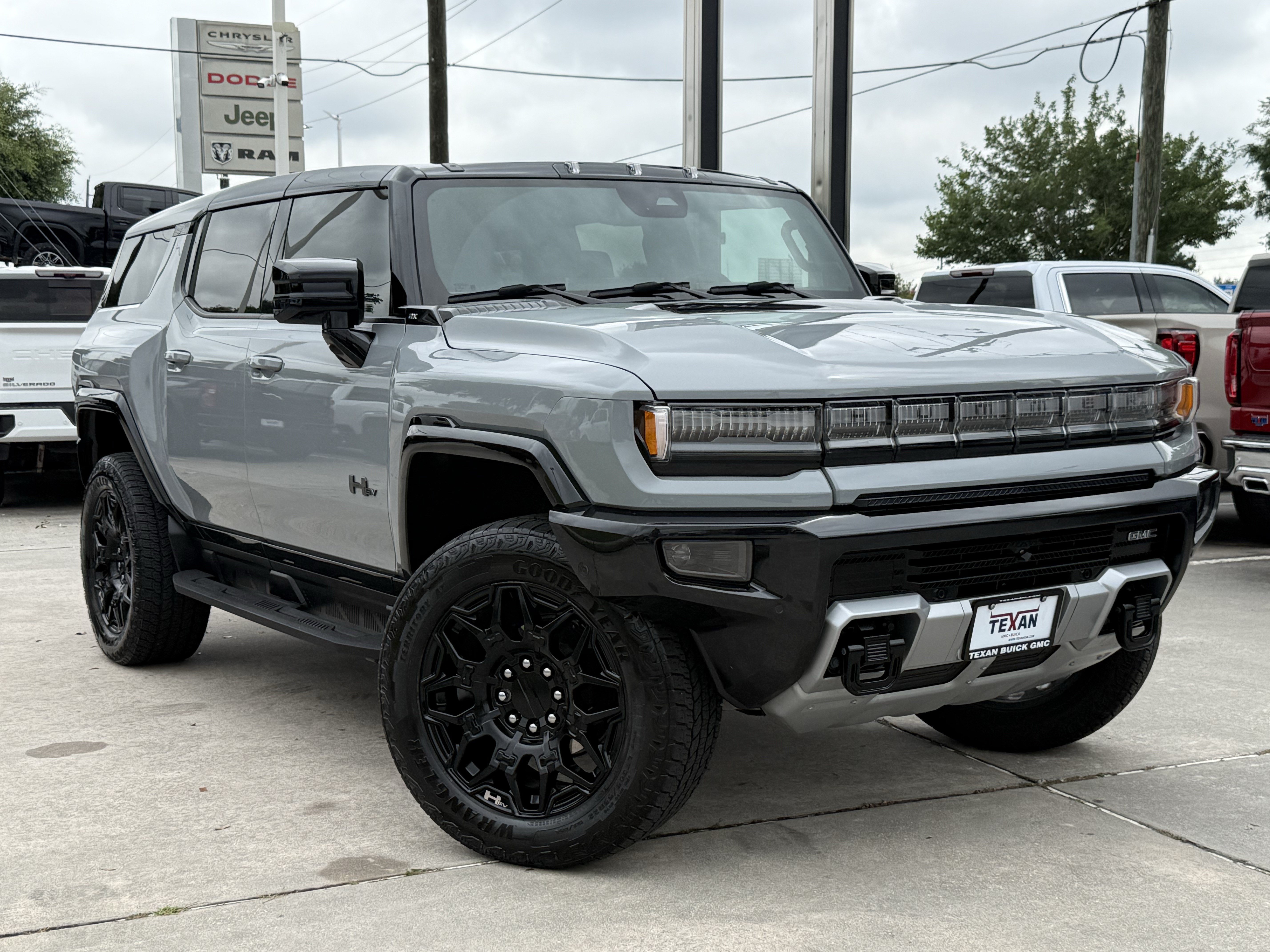 Used 2026 GMC Hummer EV SUV w/ LPO, Dark Essentials Package AWD/4WD image 2