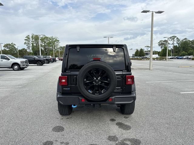 Used 2022 Jeep Wrangler Unlimited Sahara AWD/4WD image 4