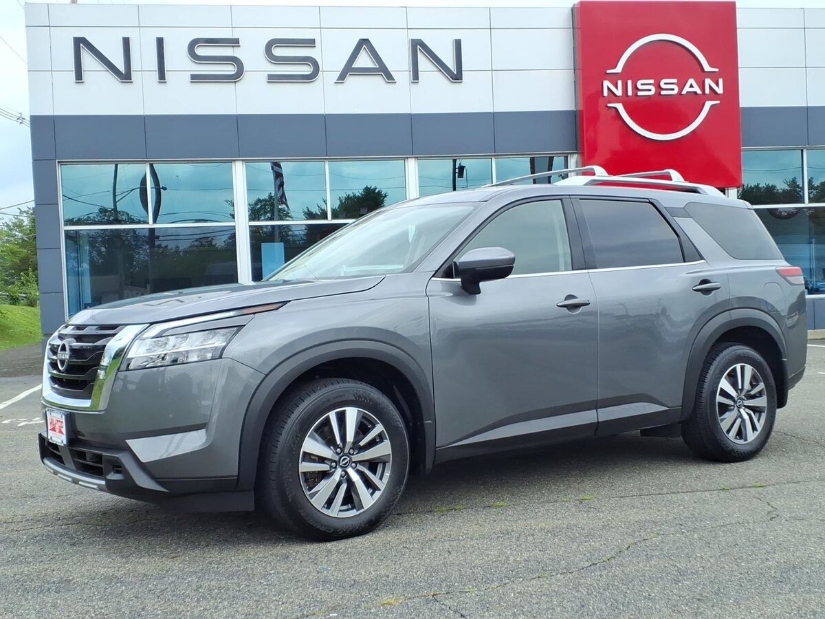 Used 2024 Nissan Pathfinder SL