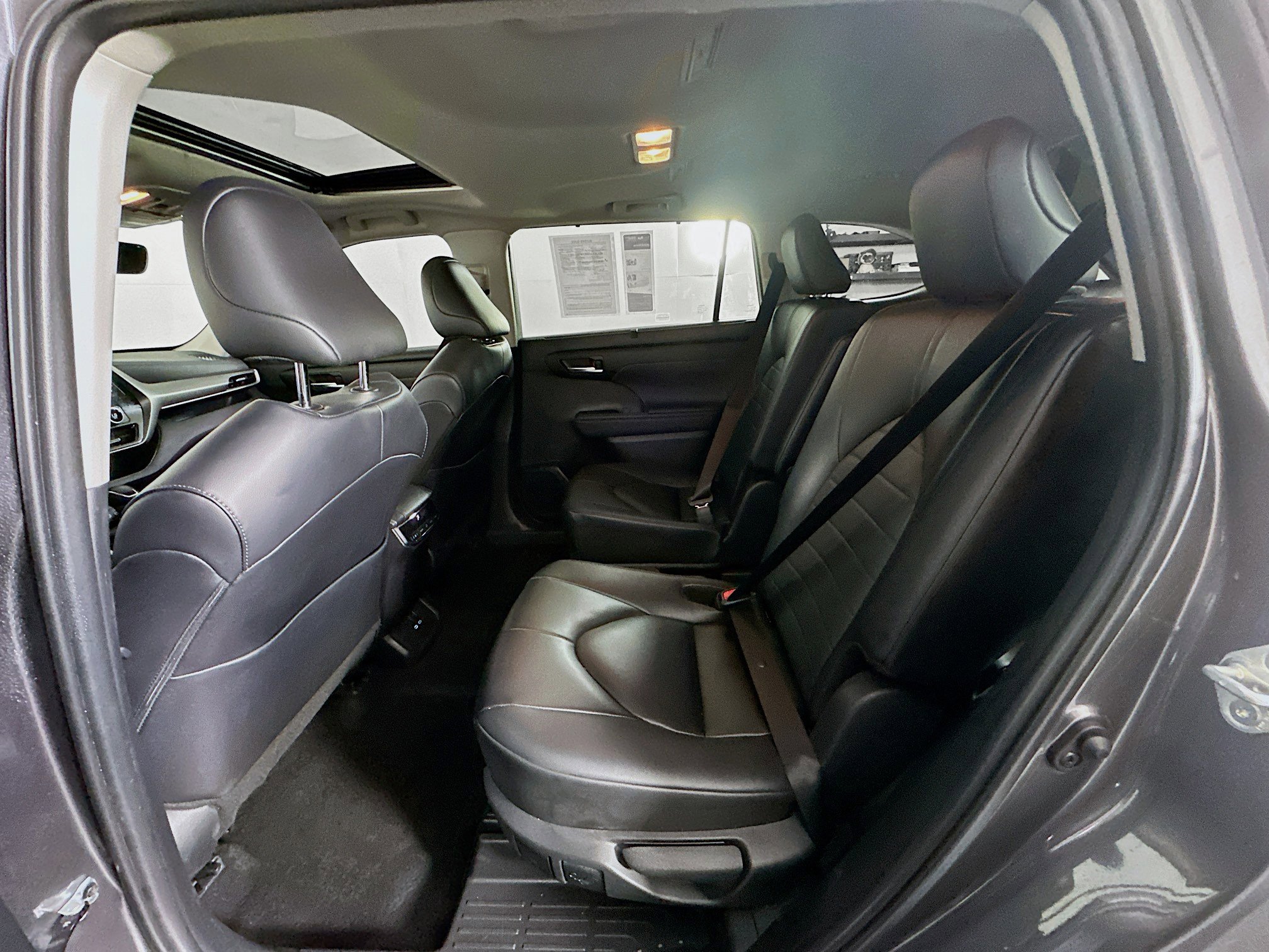 Used 2024 Toyota Highlander XLE image 26