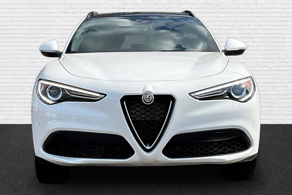 Used 2022 Alfa Romeo Stelvio Ti AWD/4WD image 2