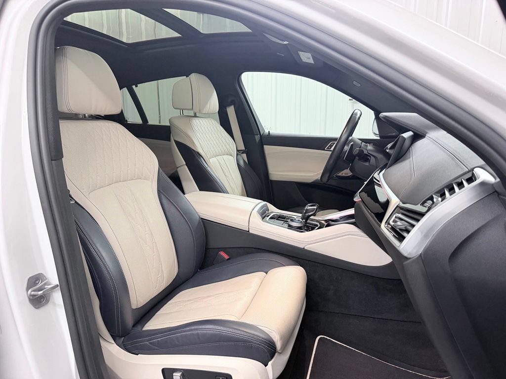 Used 2022 BMW X6 M50i w/ Executive Package AWD/4WD image 43