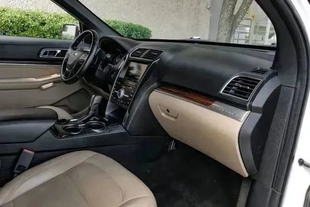 Used 2016 Ford Explorer Limited image 18