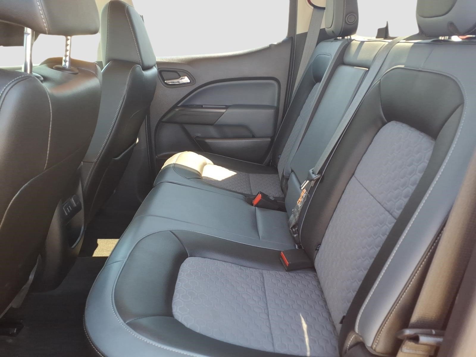 Used 2017 Chevrolet Colorado Z71 AWD/4WD image 14