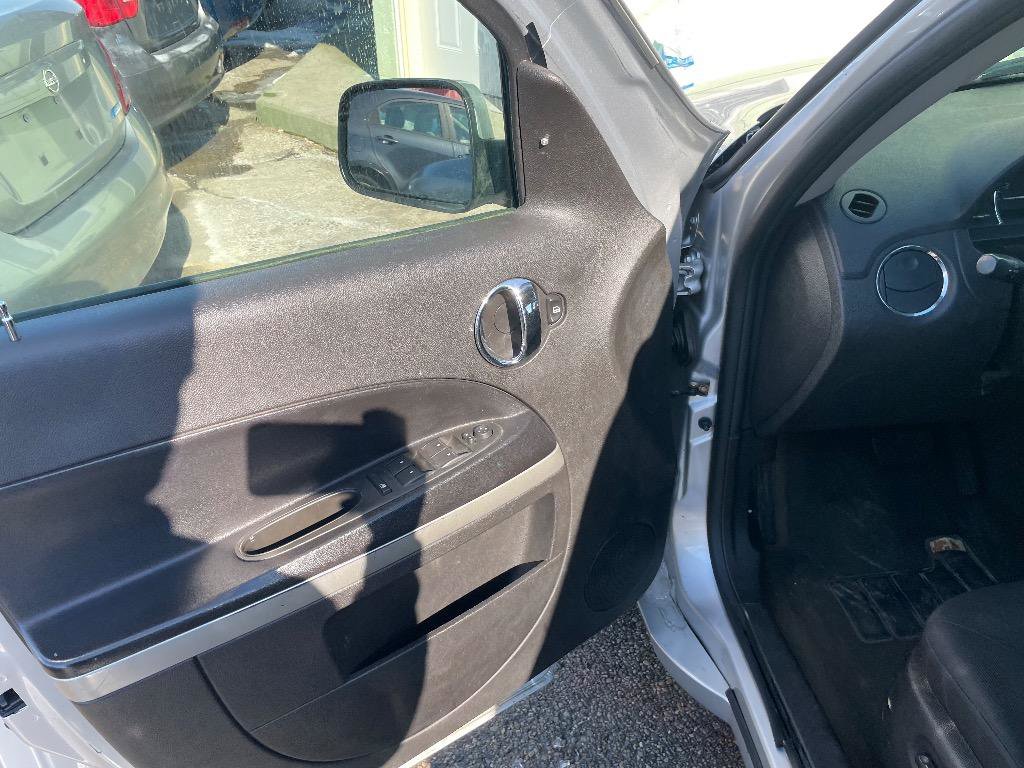 Used 2011 Chevrolet HHR LT image 13