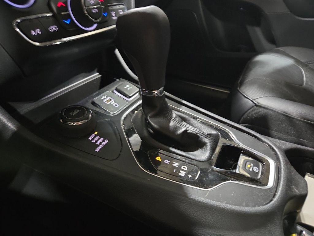 Used 2019 Jeep Cherokee Limited image 22