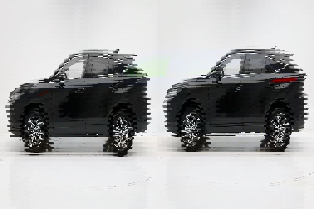 Used 2022 Toyota Venza LE image 5