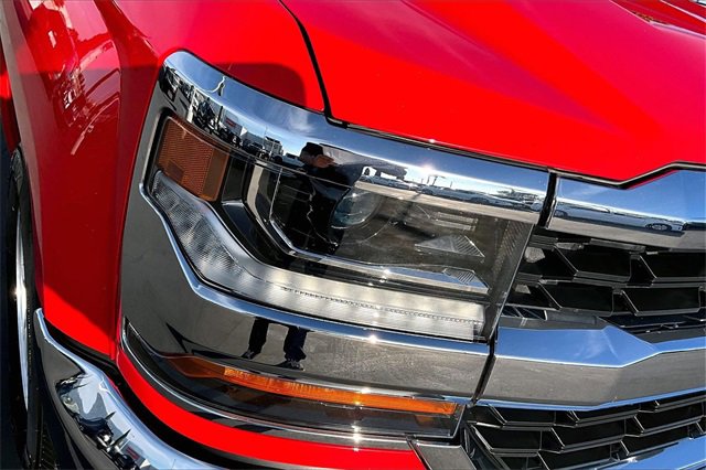 Used 2018 Chevrolet Silverado 1500 LT w/ All Star Edition image 31