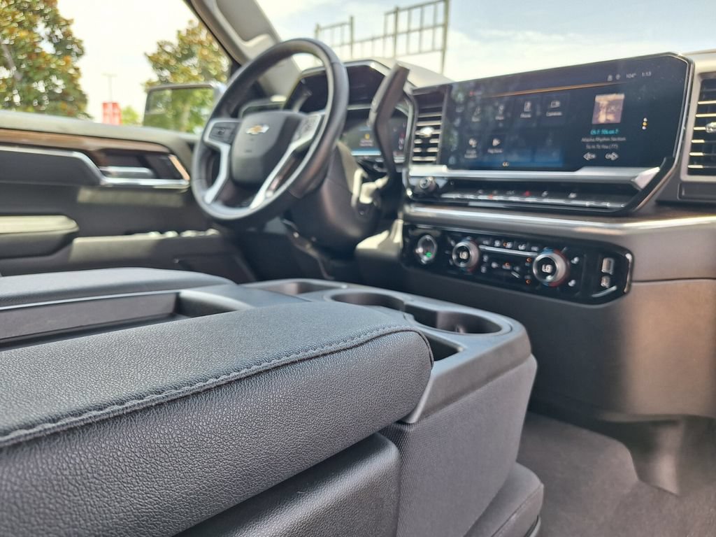 Used 2023 Chevrolet Silverado 1500 LT AWD/4WD image 24