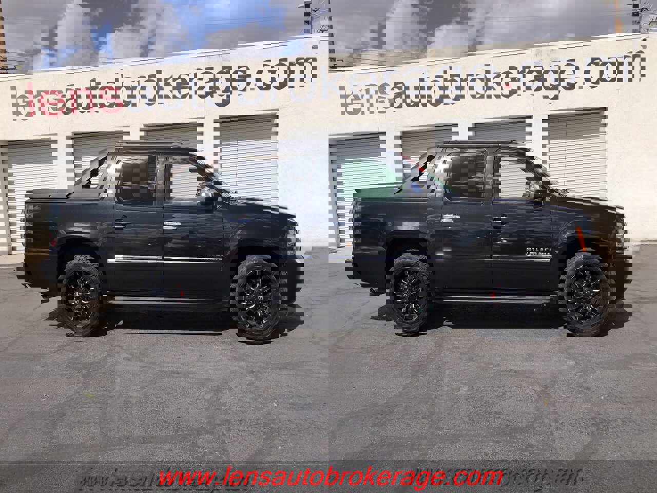 Used 2010 Chevrolet Avalanche LTZ image 1