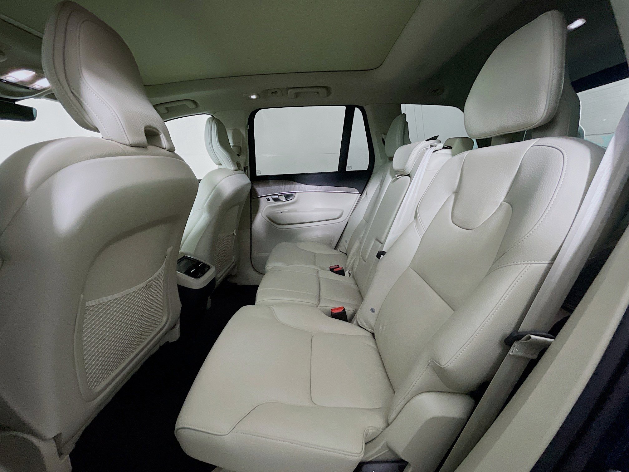 Used 2024 Volvo XC90 B5 Plus image 29