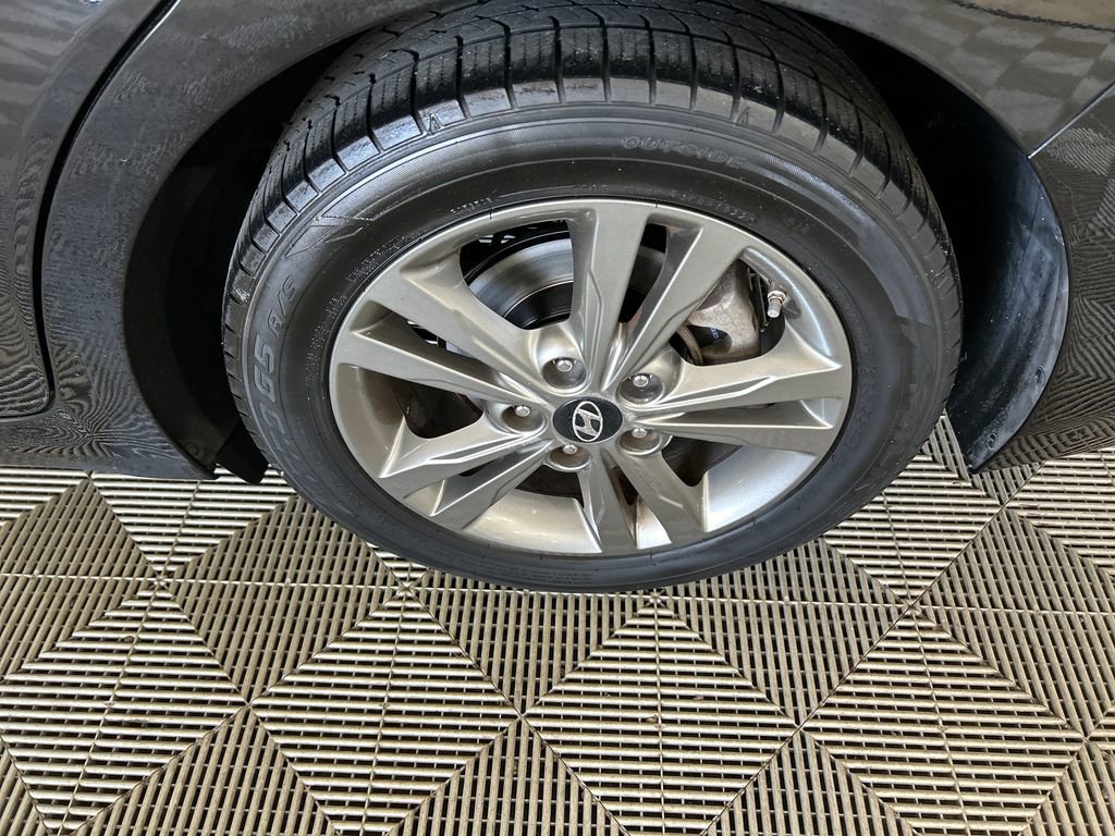 Used 2018 Hyundai Elantra Value Edition FWD image 10