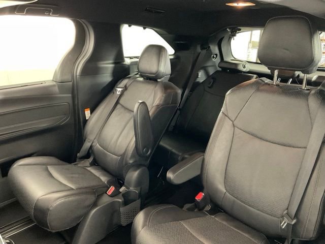Used 2025 Toyota Sienna Platinum AWD/4WD image 38