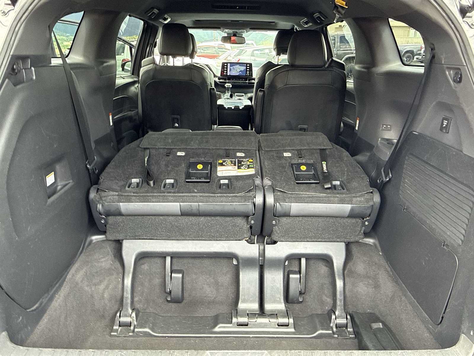 Used 2022 Toyota Sienna XSE FWD image 28