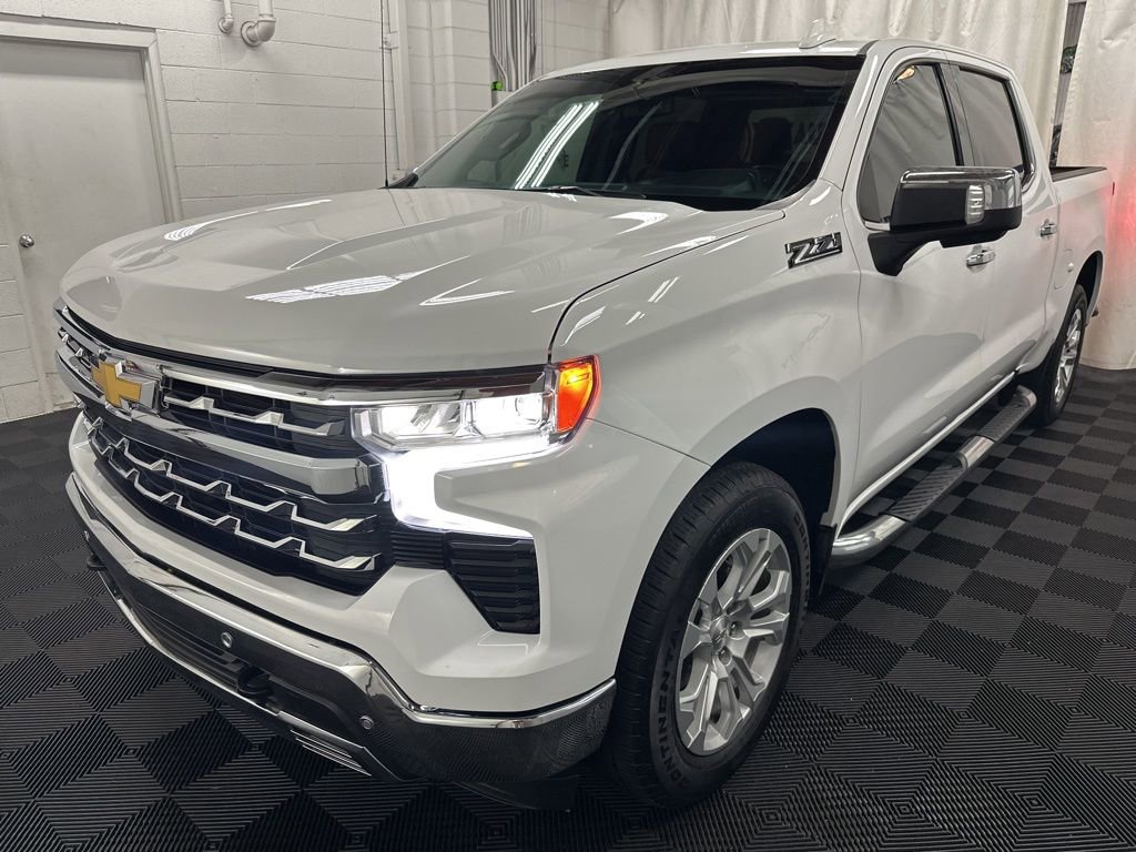 Used 2023 Chevrolet Silverado 1500 LTZ AWD/4WD image 4