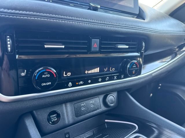 Used 2025 Nissan Rogue SL AWD/4WD image 5