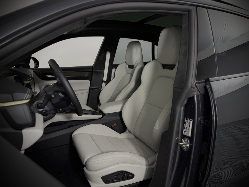 New 2024 Porsche Macan 4 Electric image 5