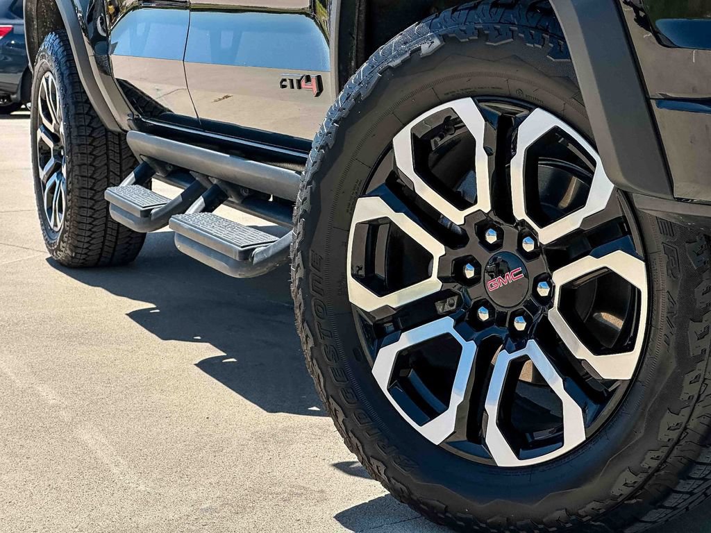 Used 2025 GMC Canyon AT4 w/ Nightfall Edition AWD/4WD image 9