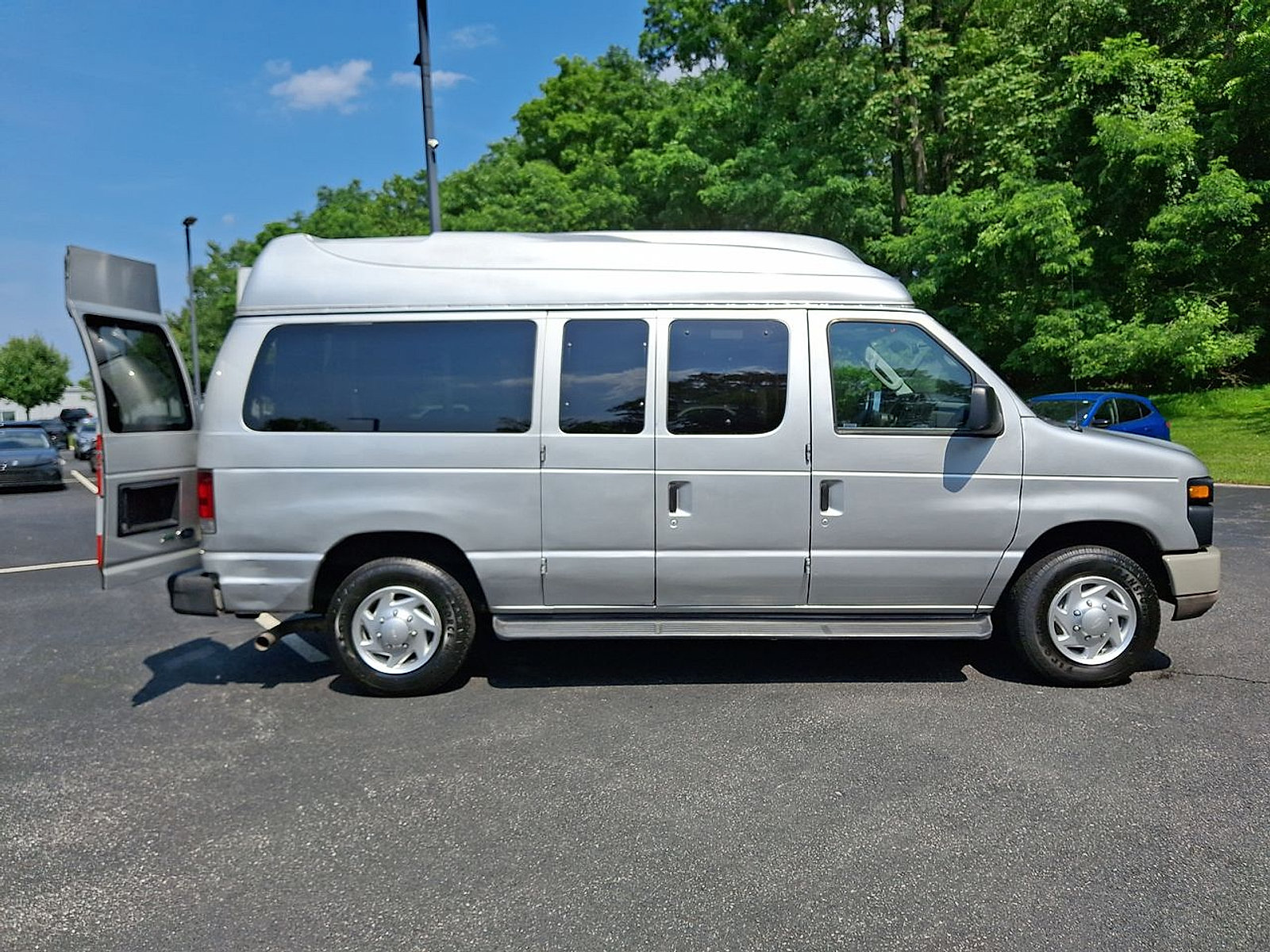 Used 2011 Ford E-350 and Econoline 350 XL w/ PWR Windows & Locks Group RWD image 31
