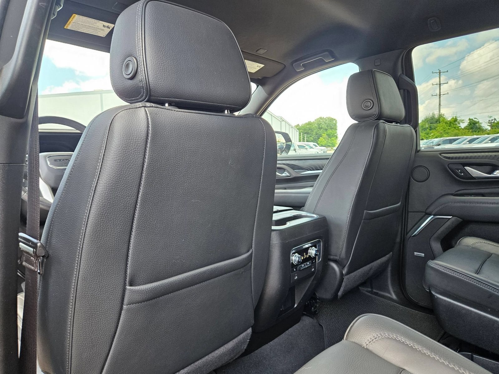 Used 2022 GMC Yukon Denali w/ Advanced Technology Package AWD/4WD image 24