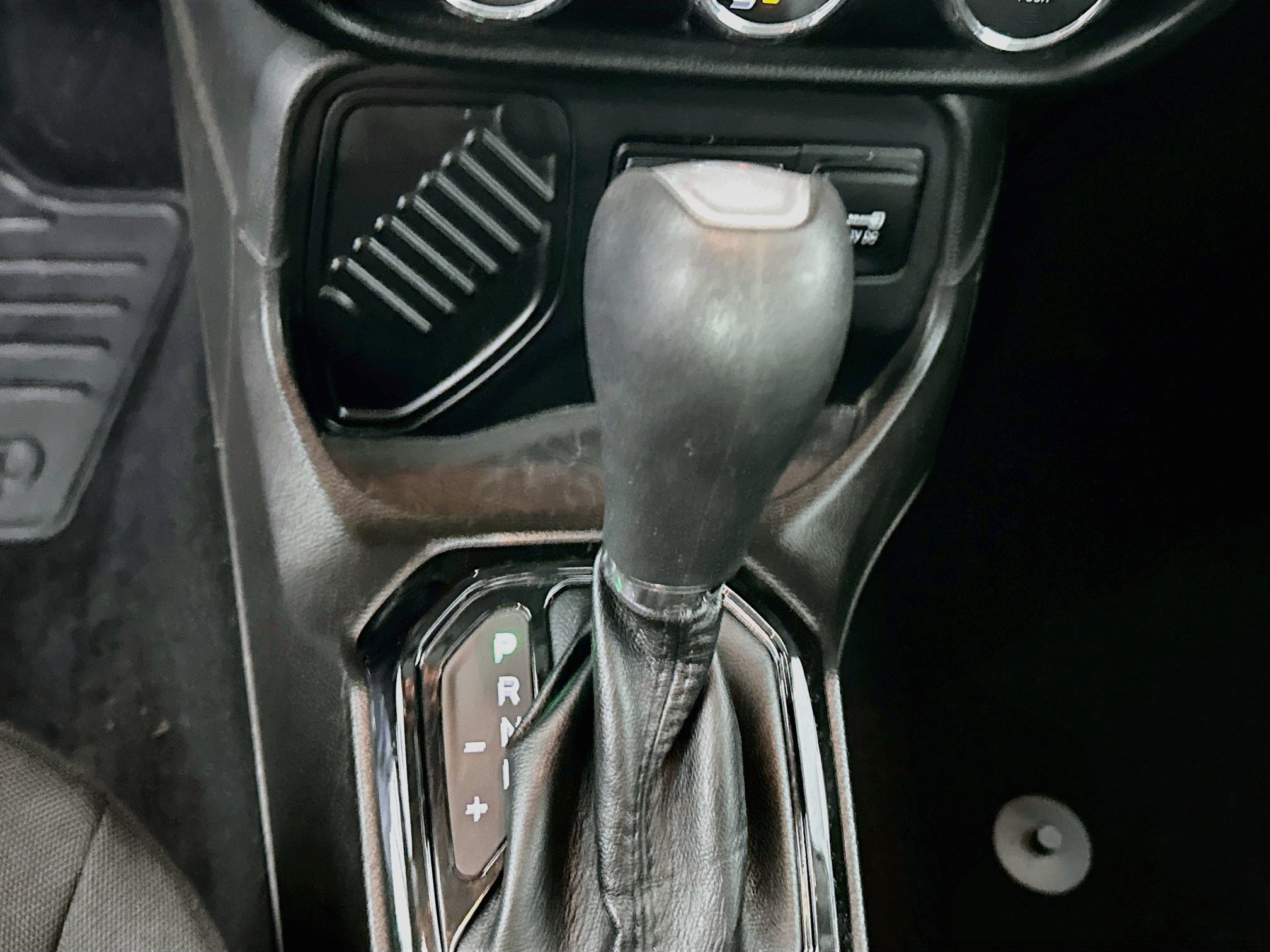 Used 2017 Jeep Renegade Altitude FWD image 23