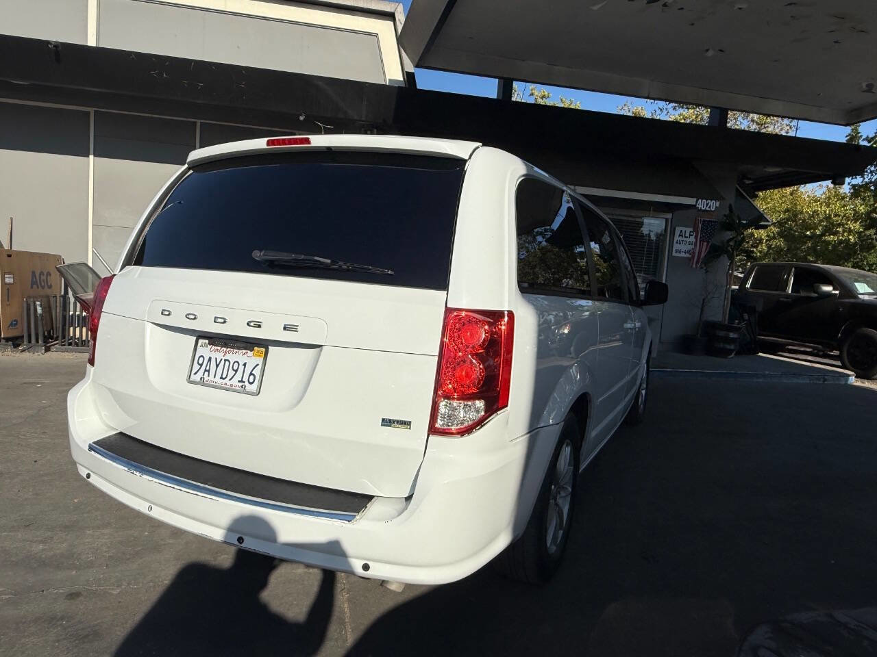 Used 2014 Dodge Grand Caravan SXT FWD image 10