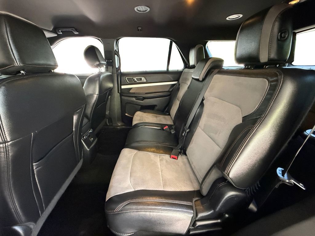 Used 2017 Ford Explorer XLT w/ Equipment Group 202A image 14