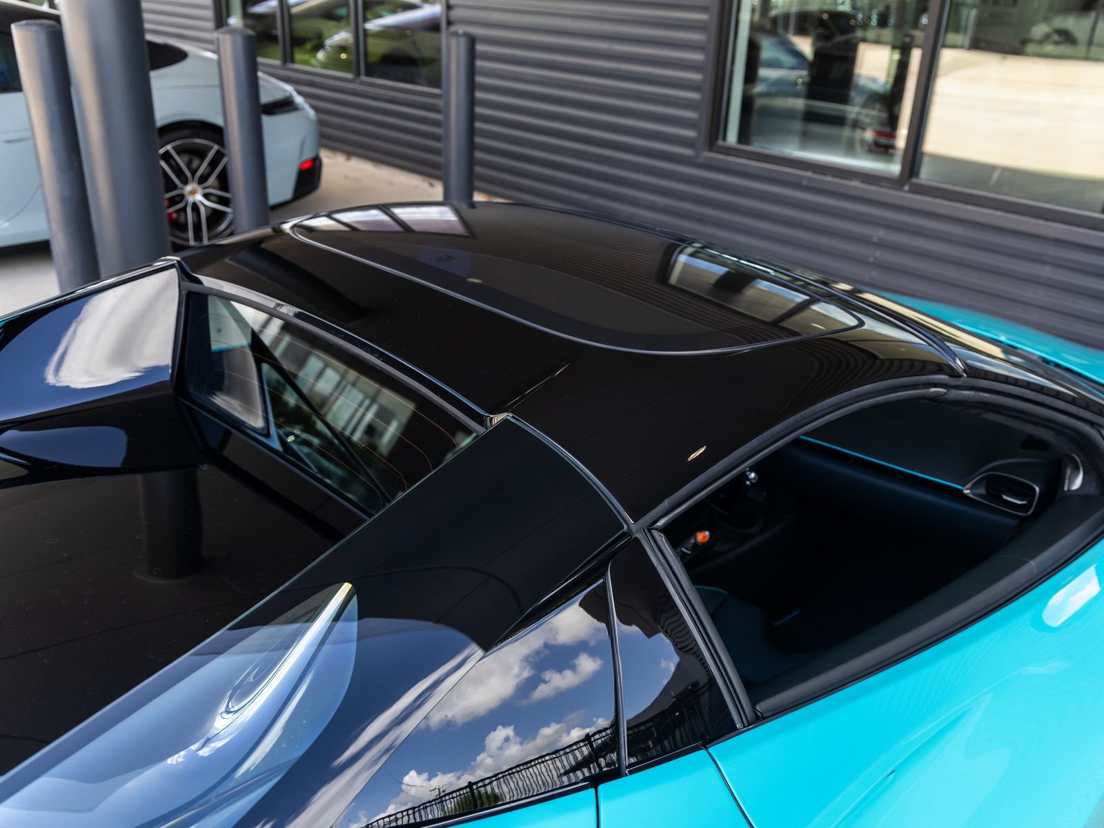 Used 2025 McLaren Artura Spider RWD image 22