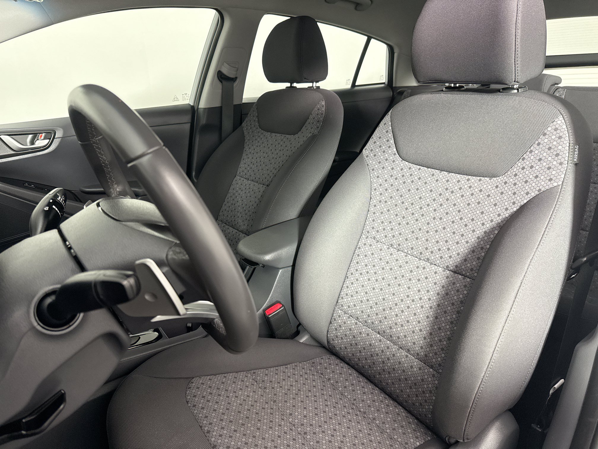Used 2019 Hyundai Ioniq Plug-In Hybrid FWD image 21