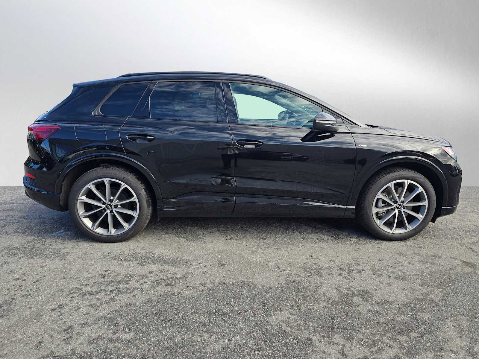 New 2026 Audi Q4 e-tron Premium image 2