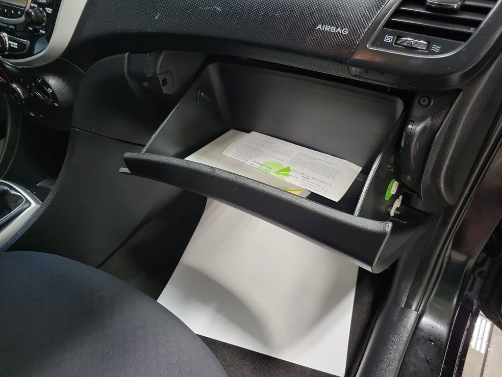 Used 2013 Hyundai Accent SE image 25