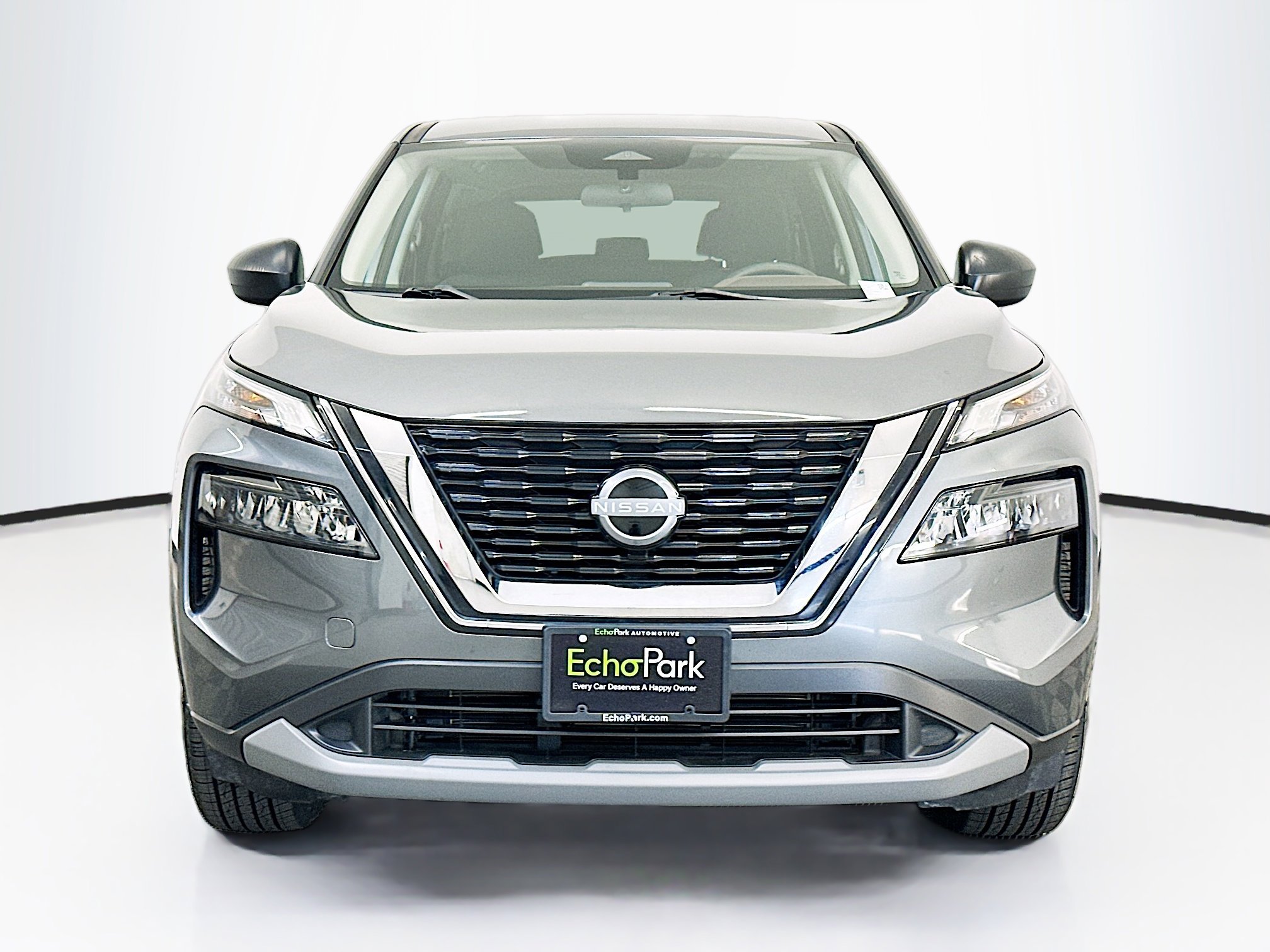 Used 2023 Nissan Rogue S AWD/4WD image 2