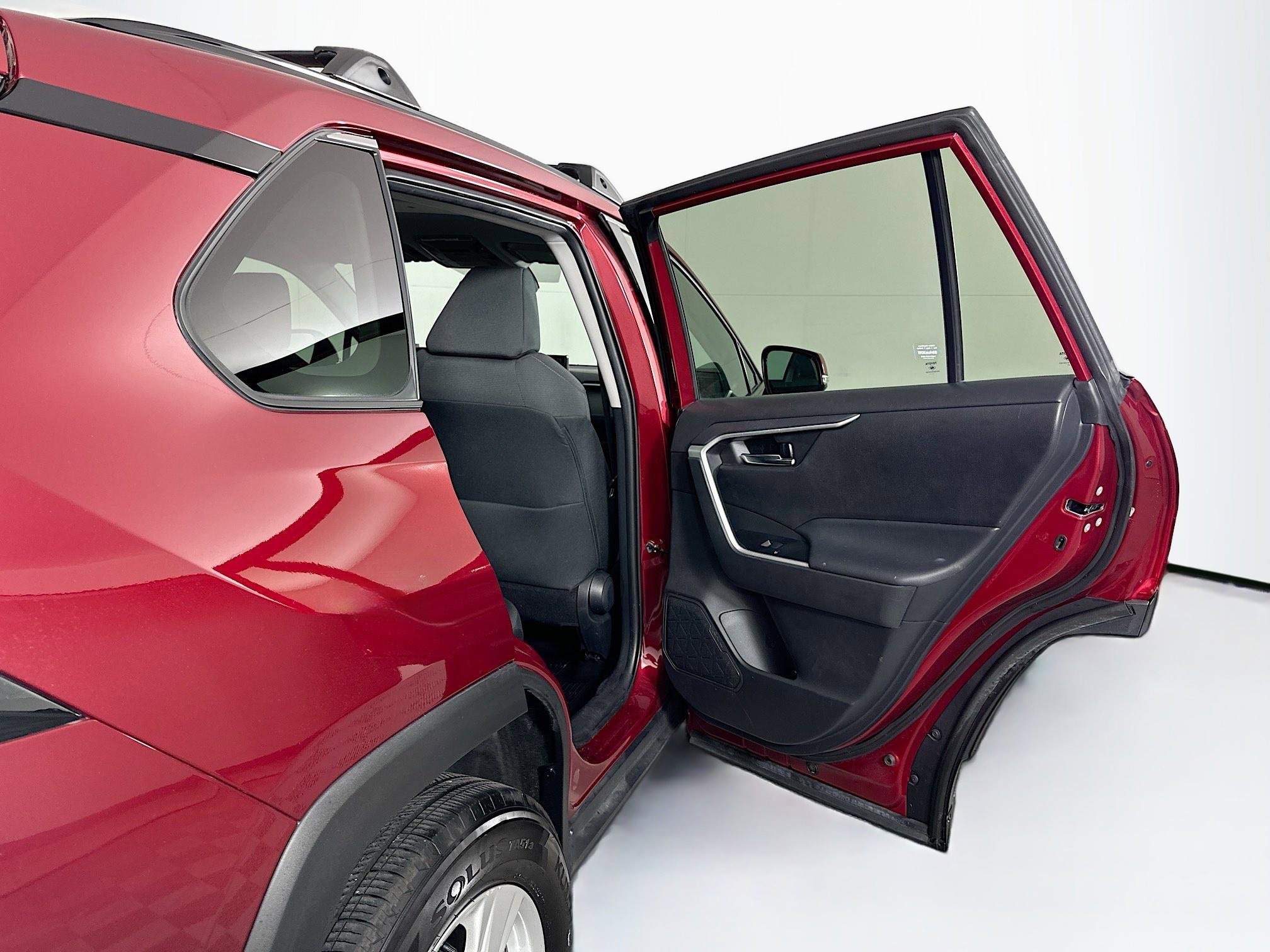 Used 2021 Toyota RAV4 XLE AWD/4WD image 28