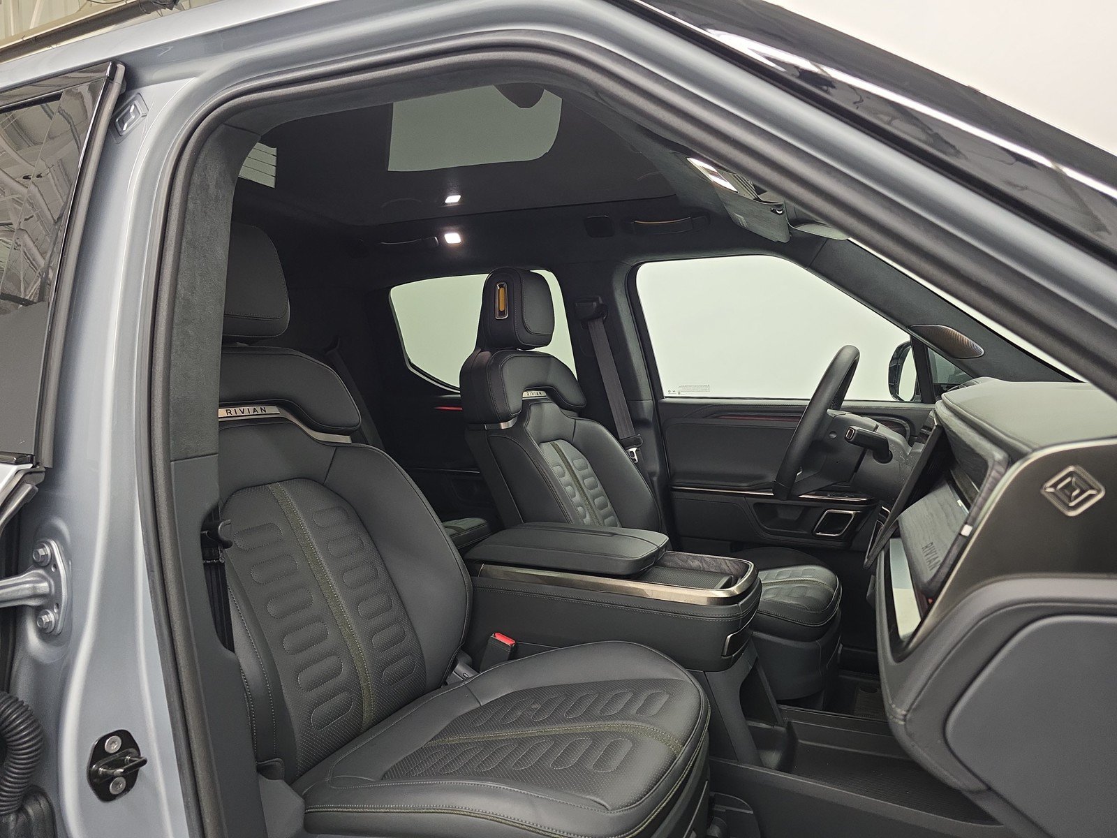 Used 2022 Rivian R1T Adventure AWD/4WD image 22
