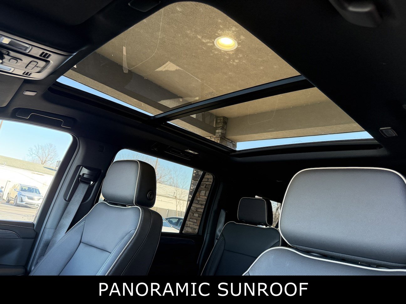 Used 2023 GMC Yukon XL SLT w/ SLT Luxury Package image 27